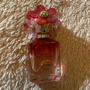 Marc Jacobs Daisy “Kiss”